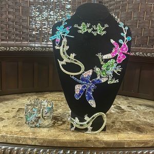 Sassy Jones Necklace, earrings, bracelet and brooch.